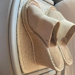 Toms size nine barely worn wedges